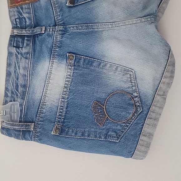Fiorucci Vintage Blue Denim Cuffed Shorts Embroired Diamond Ring Size 28 - Picture 9 of 11